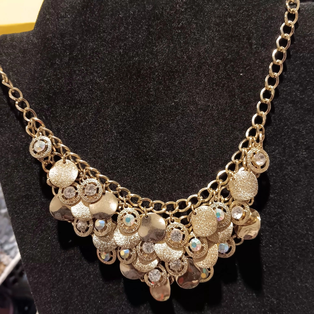 Chic GoldDisc Necklace